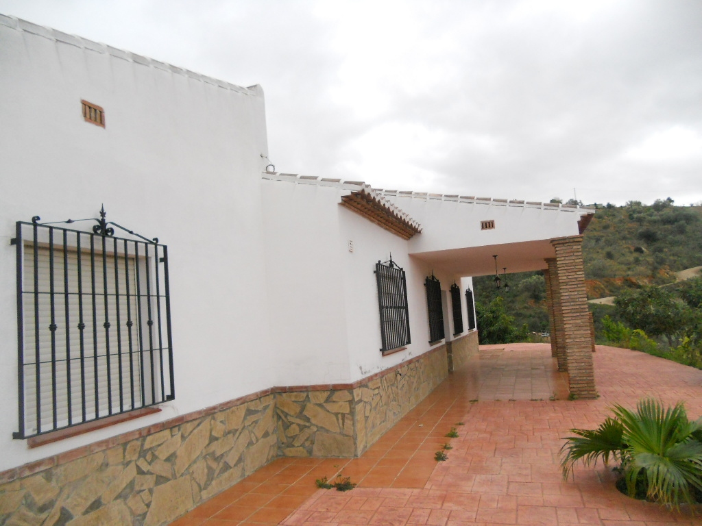 Country Property for sale in Canillas de Aceituno