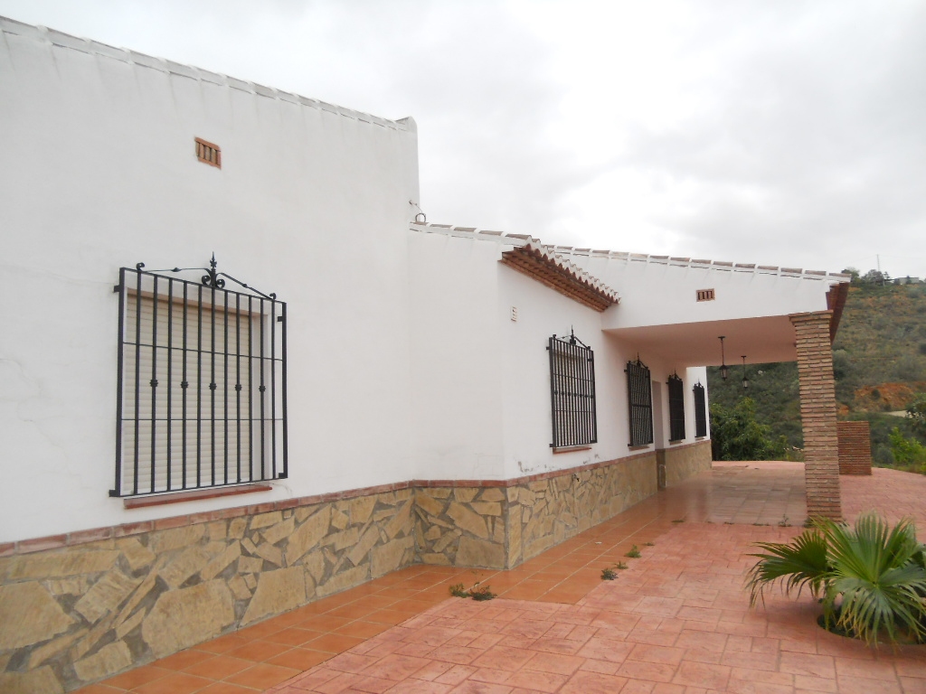 Country Property for sale in Canillas de Aceituno