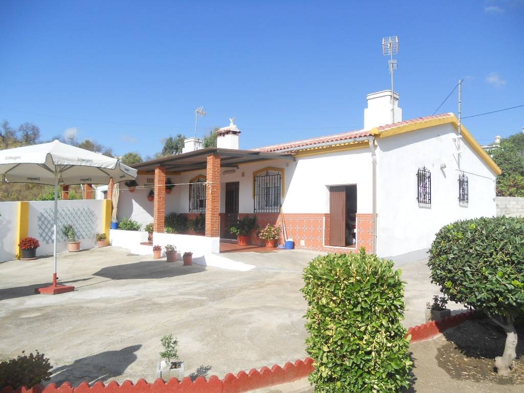 2 CASAS DE CAMPO PAREADAS EN DEHESA DE TRIANA ( VELEZ-MALAGA)