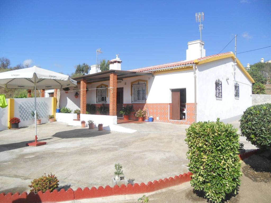 2 CASAS DE CAMPO PAREADAS EN DEHESA DE TRIANA ( VELEZ-MALAGA)