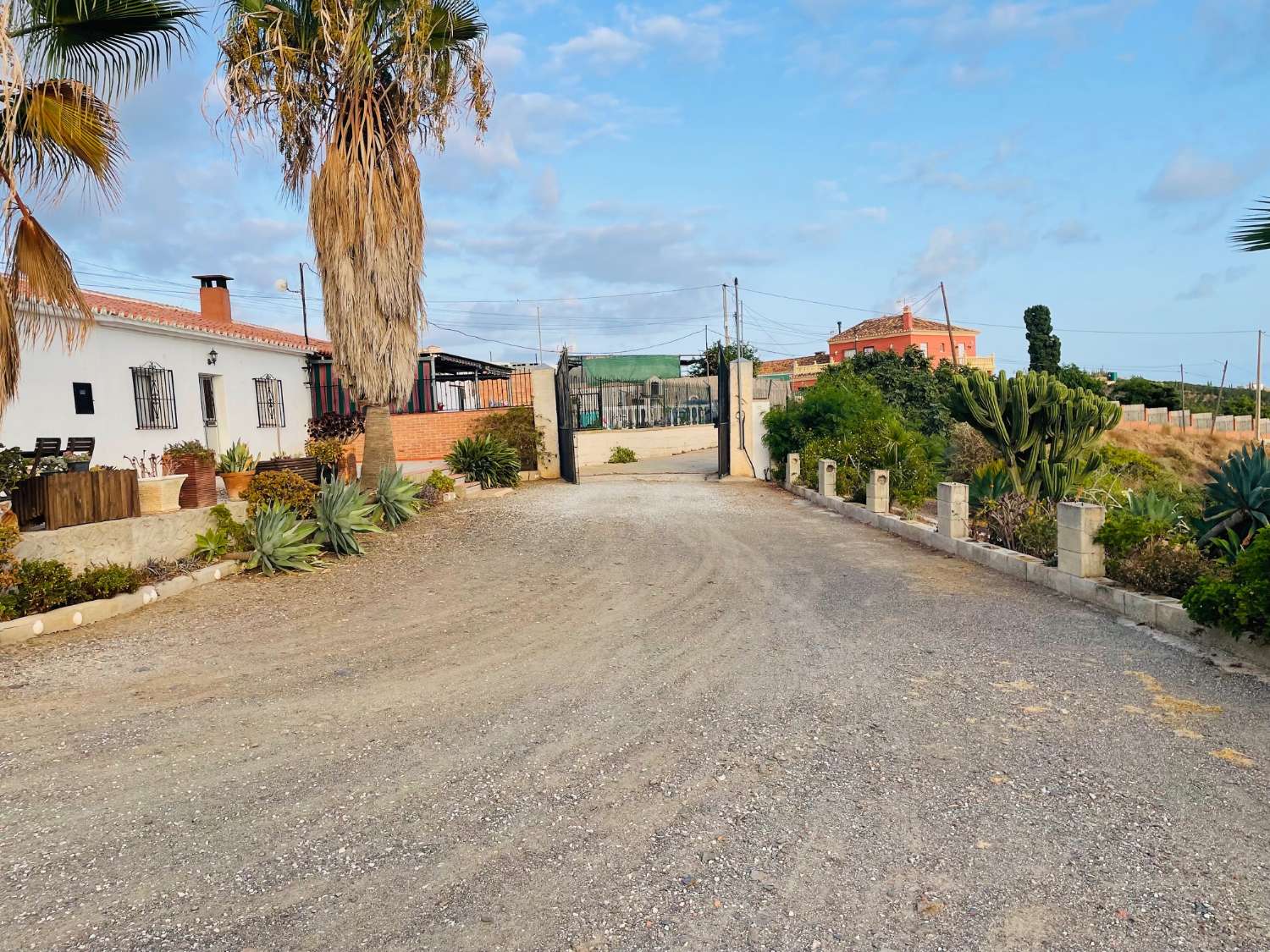 CASA DE CAMPO EN ALMAYATE