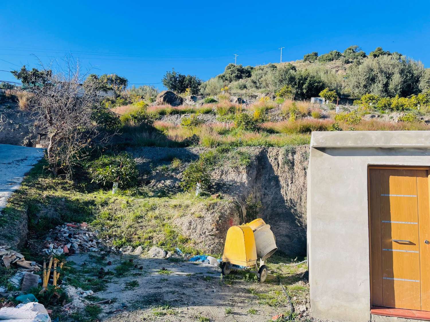 Apero de 30 m2 en parcela de 4300 m2 con agucates Canillas de Aceituno ( Rio Bermuza)