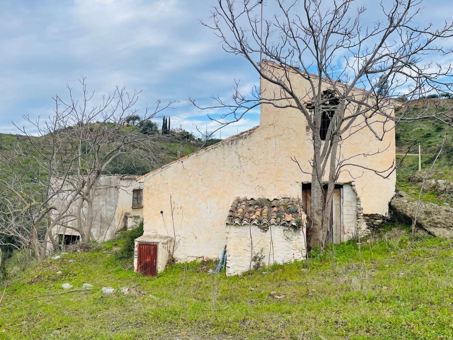 CASA DE CAMPO EN ARENAS A REFORMAR DE 150 M2 CON PARCELA DE 1.400 M2