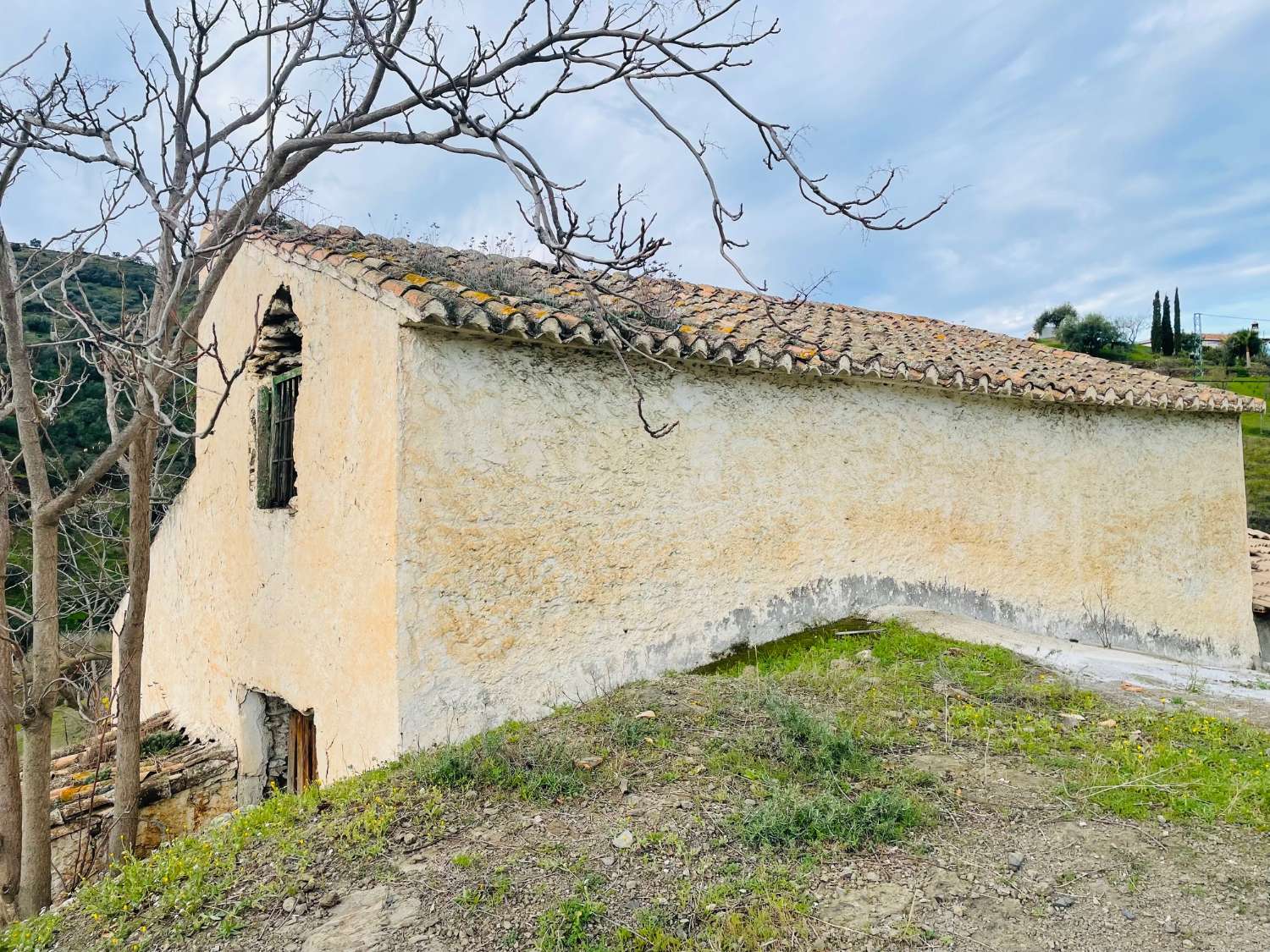 CASA DE CAMPO EN ARENAS A REFORMAR DE 150 M2 CON PARCELA DE 1.400 M2